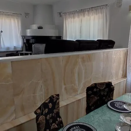 Ixian House Apartment *