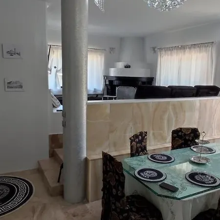 Ixian House Apartment *
